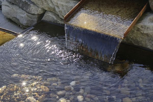 Ökologische Wasserführung einer umweltfreundlichen Gartengestaltung.